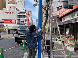 【横浜市】横浜駅西口街路灯塗装工事