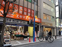 【横浜市】横浜駅西口街路灯塗装工事